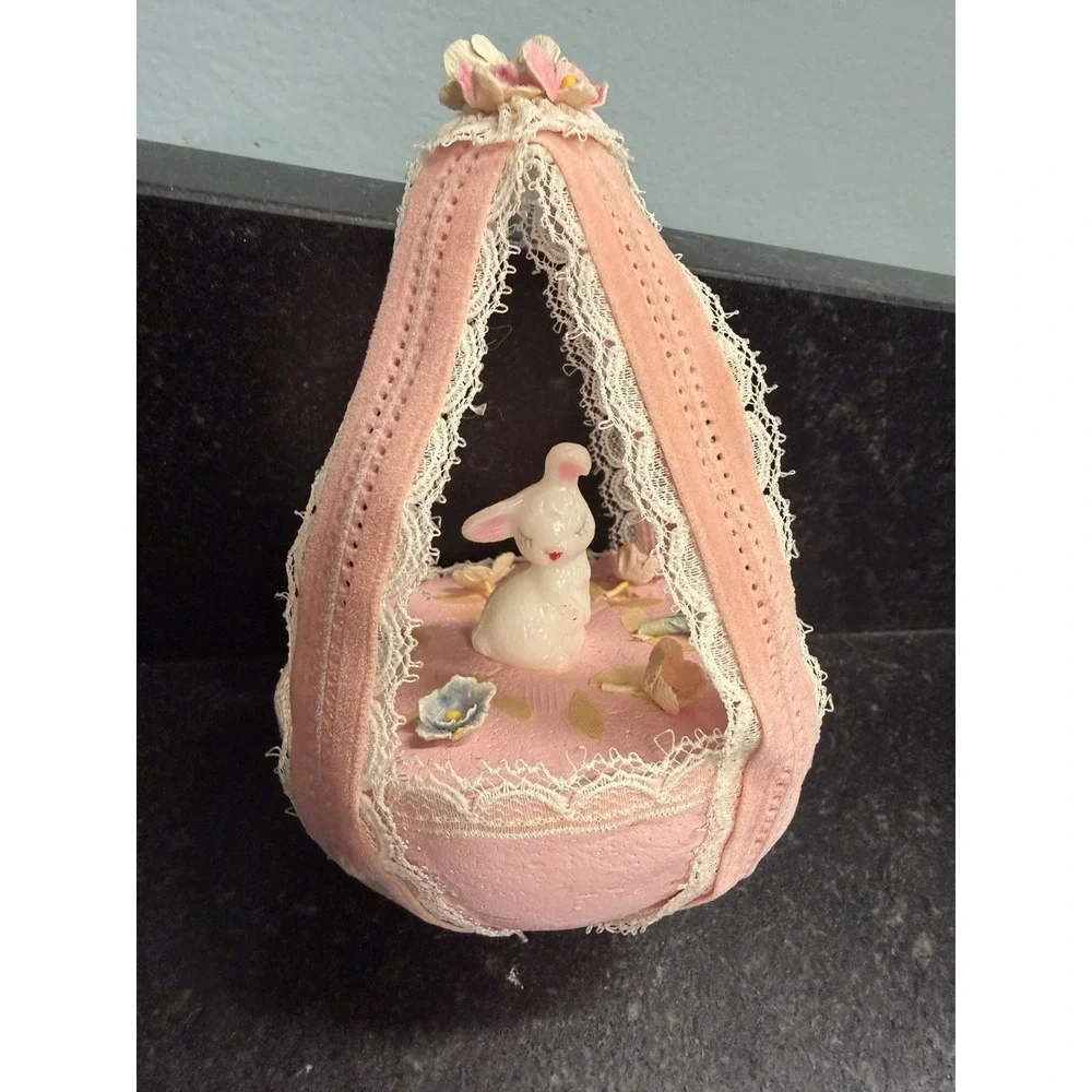 Vintage‎ Easter Bunny Diorama Velvet Lace Pedestal Display 7.5